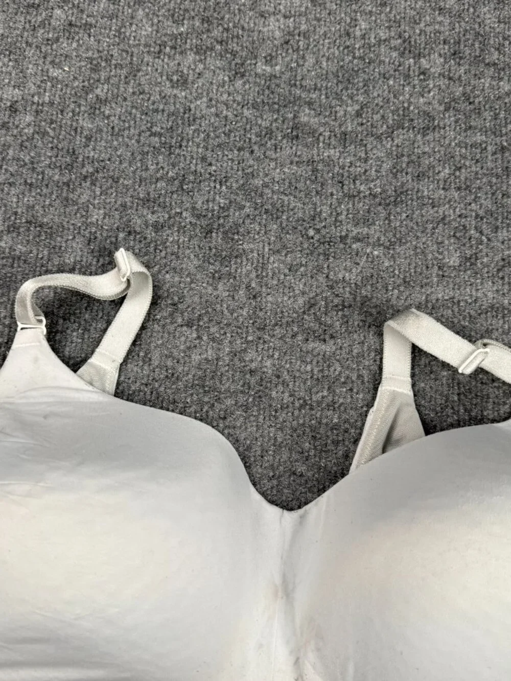 Torrid Curve 44D Bra Wire Free 360 Back Smoothing Everyday Gray White Stain Wear